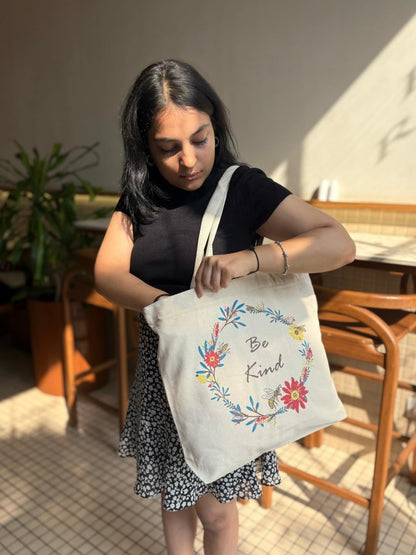 Women's Aesthetic Canvas Tote Bag - Large Zipper Design with Pocket for Yoga, Work, and Beach Use